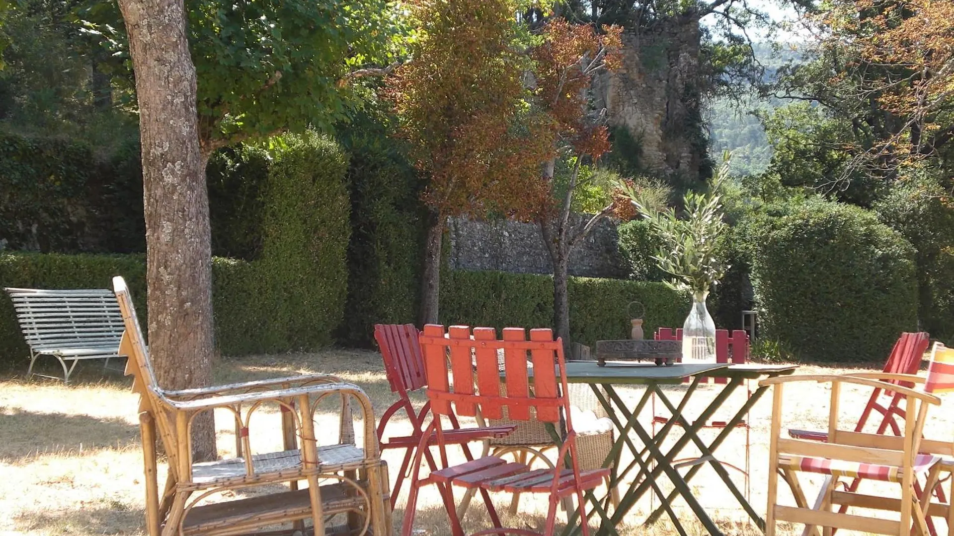 Chateau De Peyrolles Apt