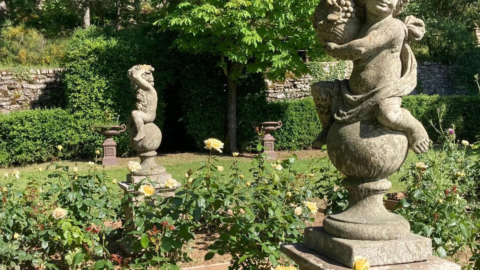 Chateau De Peyrolles Apt Holiday home